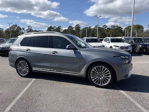 Skyscraper Grey Metallic 2023 BMW X7 xDrive40i