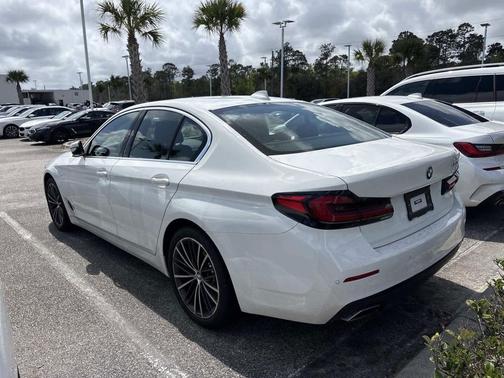 Alpine White 2023 BMW 540 i
