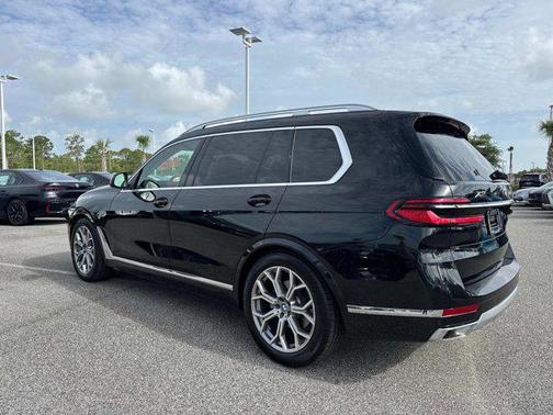 2025 BMW X7 xDrive40i