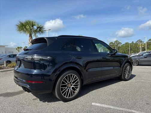 2023 Porsche Cayenne Platinum Edition