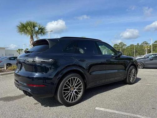 2023 Porsche Cayenne Platinum Edition