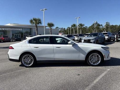 2025 BMW 530 530i