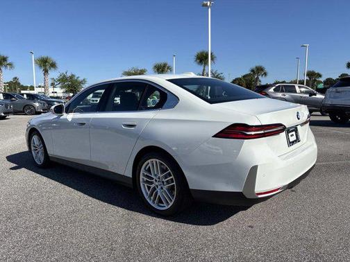 Alpine White 2025 BMW 530 i