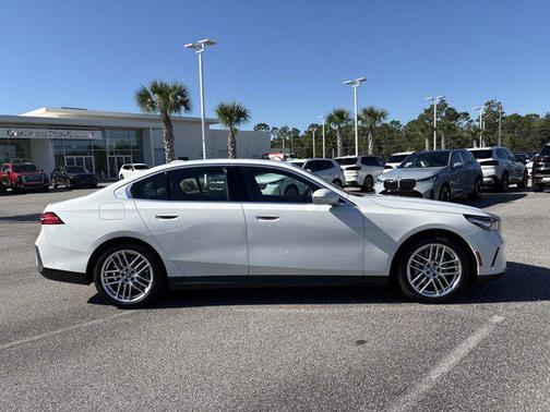 Alpine White 2025 BMW 530 i