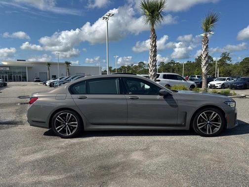 2022 BMW 740 i xDrive