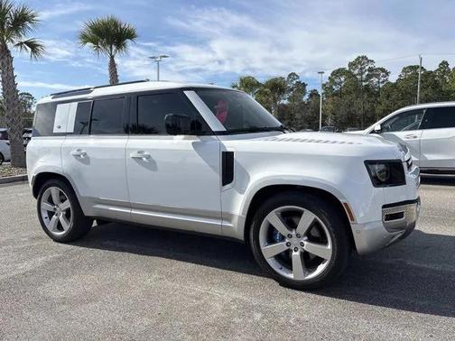 2023 Land Rover Defender SE