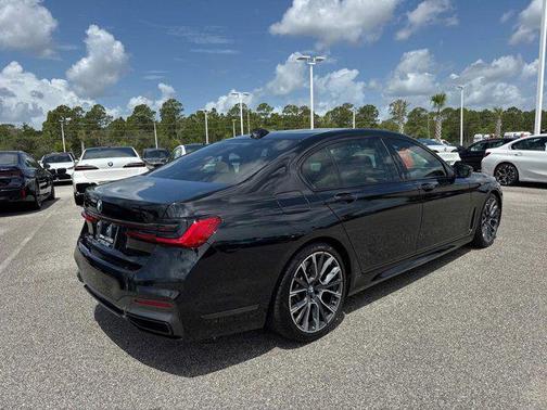 2022 BMW 740 i