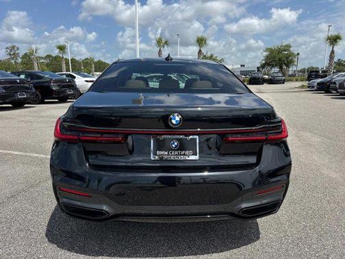 2022 BMW 740 i