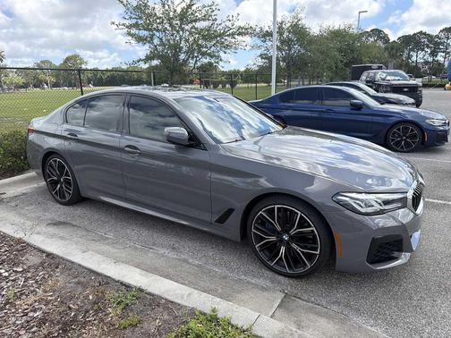 Bernina Grey Amber Effect Metallic 2022 BMW 540 i