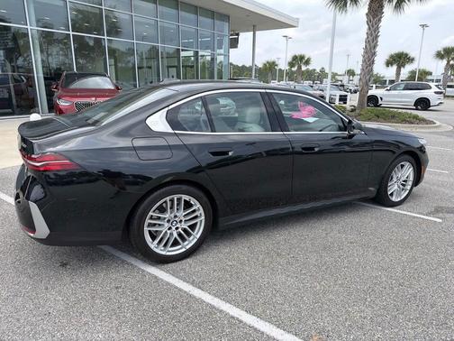 Black Sapphire Metallic 2024 BMW 530 530i