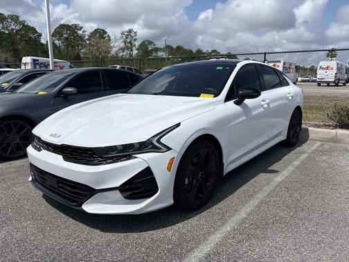 Glacial White Pearl 2023 Kia K5 GT-Line