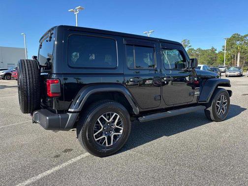 2024 Jeep Wrangler 4-Door Sahara 4x4