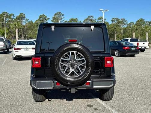 2024 Jeep Wrangler 4-Door Sahara 4x4