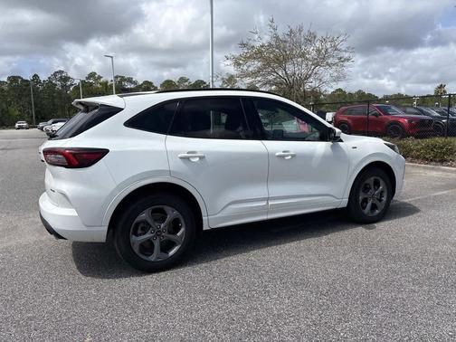 Star White Metallic Tri-Coat 2023 Ford Escape ST-Line Select