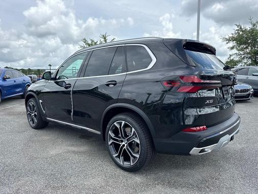 Black Sapphire Metallic 2026 BMW X5 sDrive40i