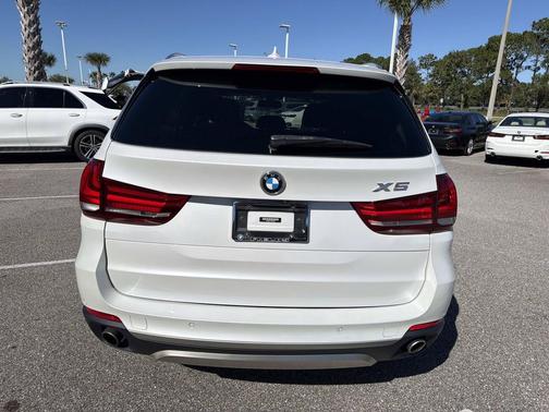 White Metallic 2017 BMW X5 xDrive35i