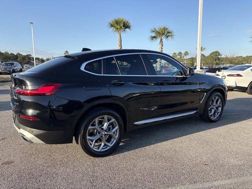 2025 BMW X4 xDrive30i