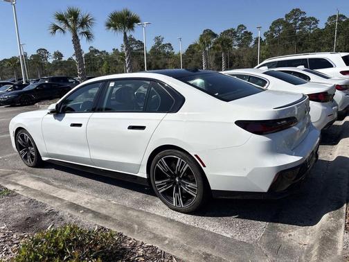 Alpine White 2023 BMW 740 i