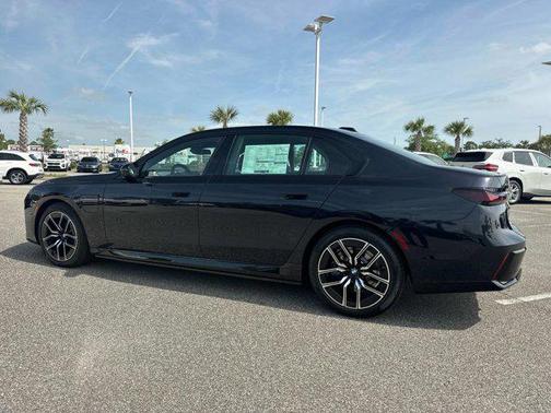 2025 BMW 750e i xDrive