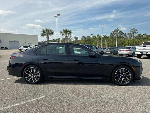 2025 BMW 750e i xDrive