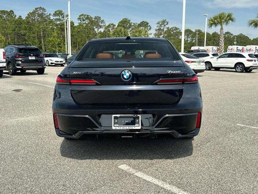 2025 BMW 750e i xDrive