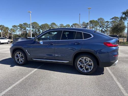 2025 BMW X4 xDrive30i