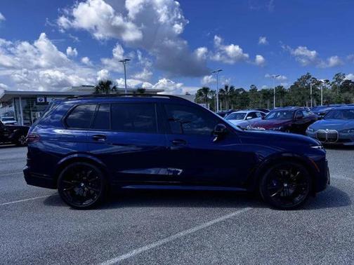 2025 BMW X7 M60i