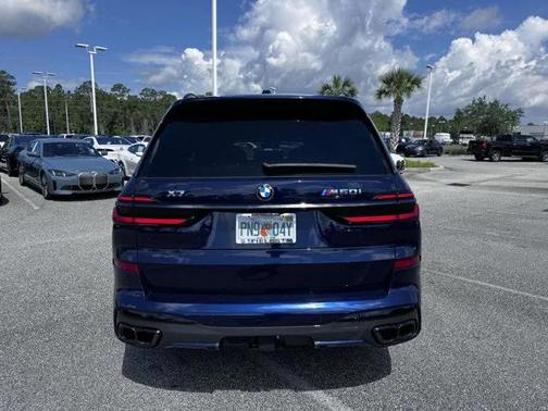 2025 BMW X7 M60i