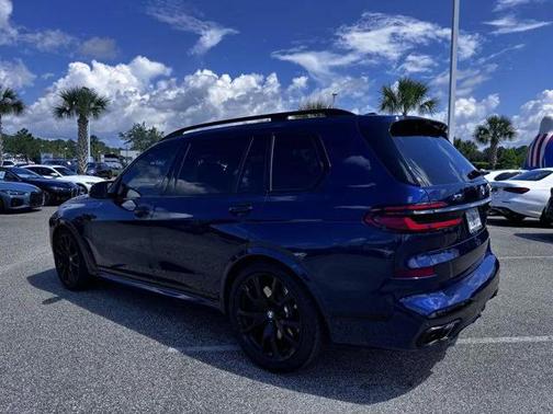 2025 BMW X7 M60i