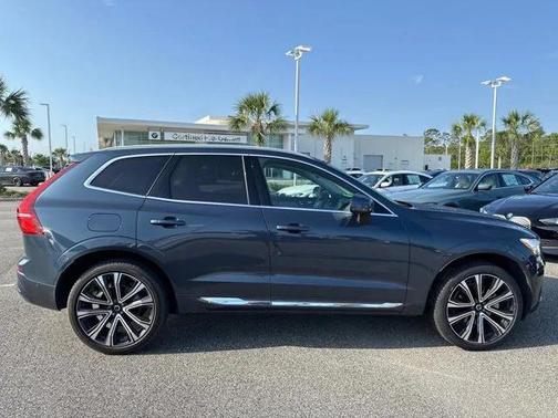 2023 Volvo XC60 B5 Ultimate Bright Theme