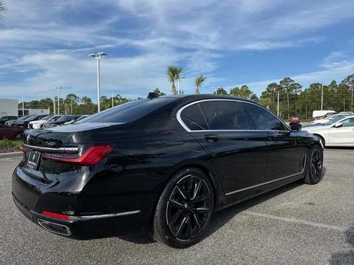 2022 BMW 740 i
