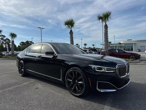 2022 BMW 740 i