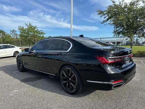 2022 BMW 740 i