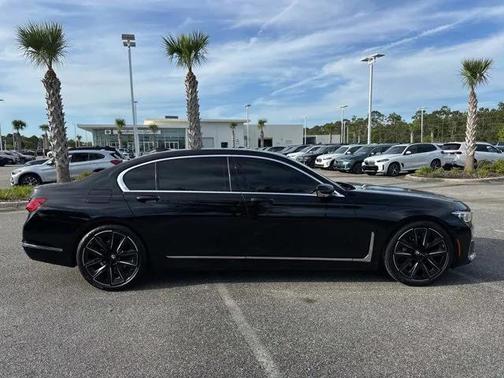 2022 BMW 740 i