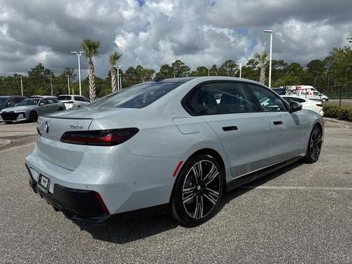 2025 BMW 750e i xDrive