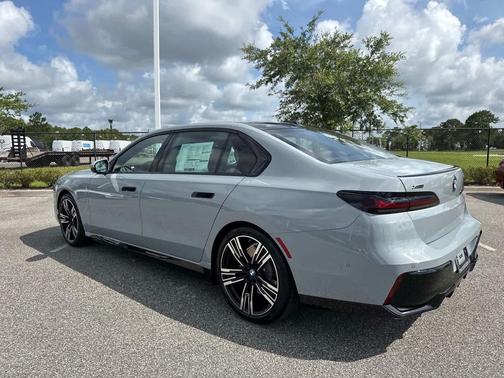 2025 BMW 750e i xDrive