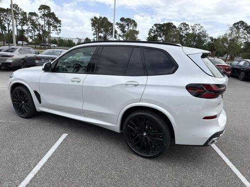 Mineral White Metallic 2026 BMW X5 sDrive40i