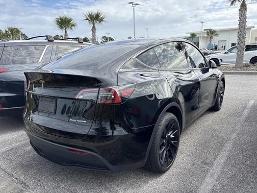 2024 Tesla Model Y Long Range Dual Motor All-Wheel Drive