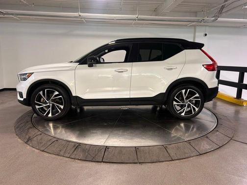 Crystal White 2019 Volvo XC40 T5 R-Design