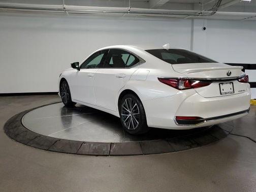 White Pearl 2025 Lexus ES 300h Base