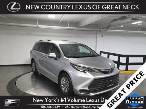 2022 Toyota Sienna LE