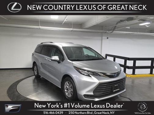 2022 Toyota Sienna LE