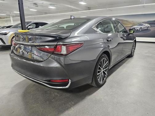 2023 Lexus ES 300h Base