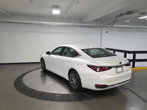 2023 Lexus ES 250 Base