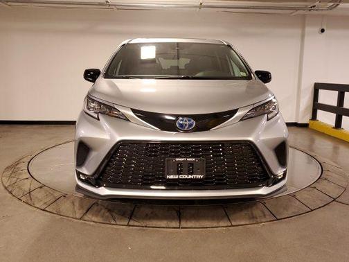 2021 Toyota Sienna XSE 7 Passenger