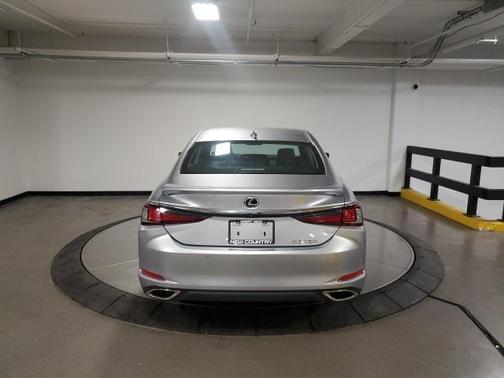 2022 Lexus ES 350 Base