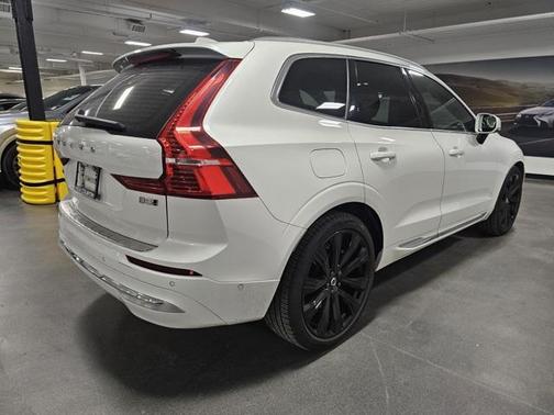 2023 Volvo XC60 B5 Ultimate Bright Theme