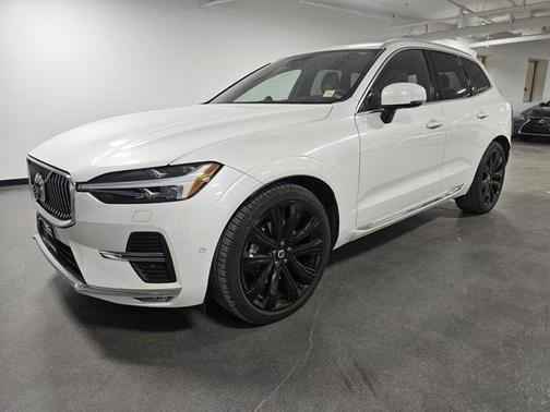 2023 Volvo XC60 B5 Ultimate Bright Theme