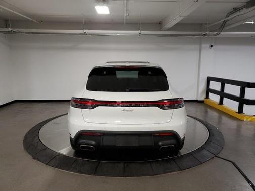 2022 Porsche Macan Base