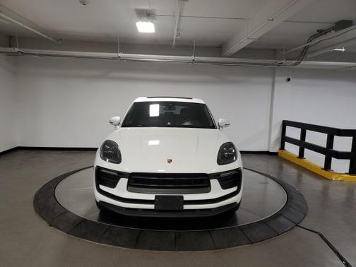 2022 Porsche Macan Base